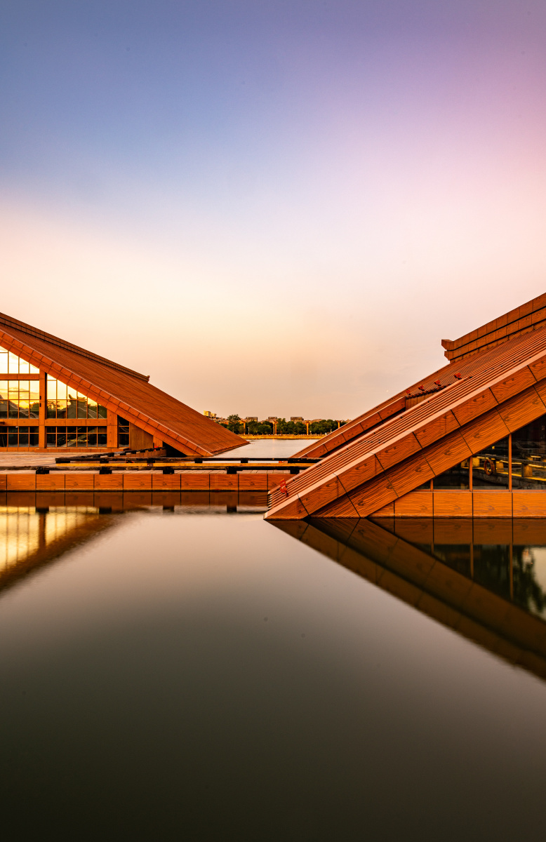 夕阳黄昏晚霞中的上海松江广富林文化遗址