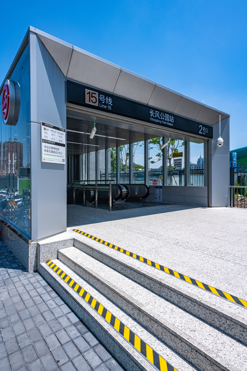 上海地铁15号线长风公园站2号口