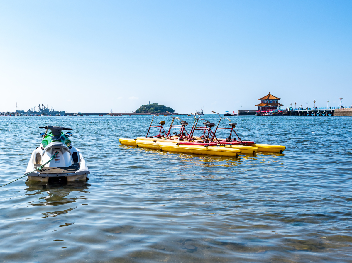山东青岛栈桥海岸海边海滩海面城市建筑风光