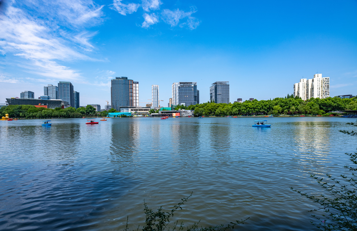 上海普陀长风公园风光银锄湖铁臂山