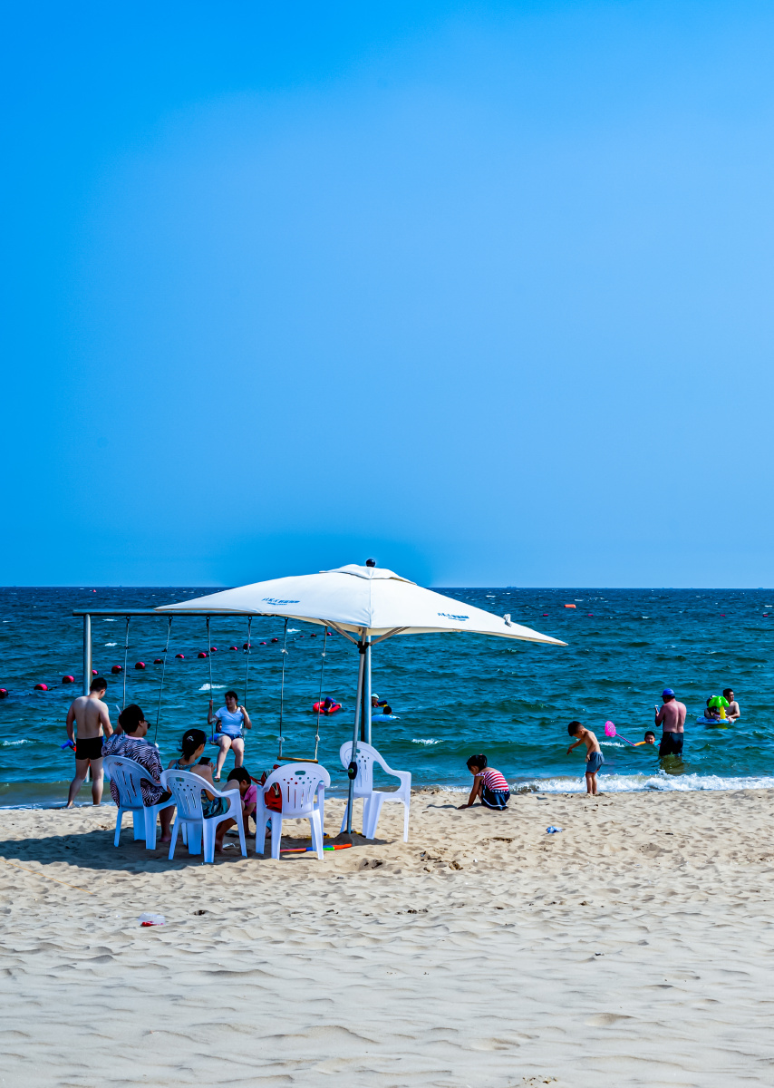 海边度假休闲踏浪观海天秦皇岛北戴河南戴河