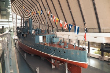 998467