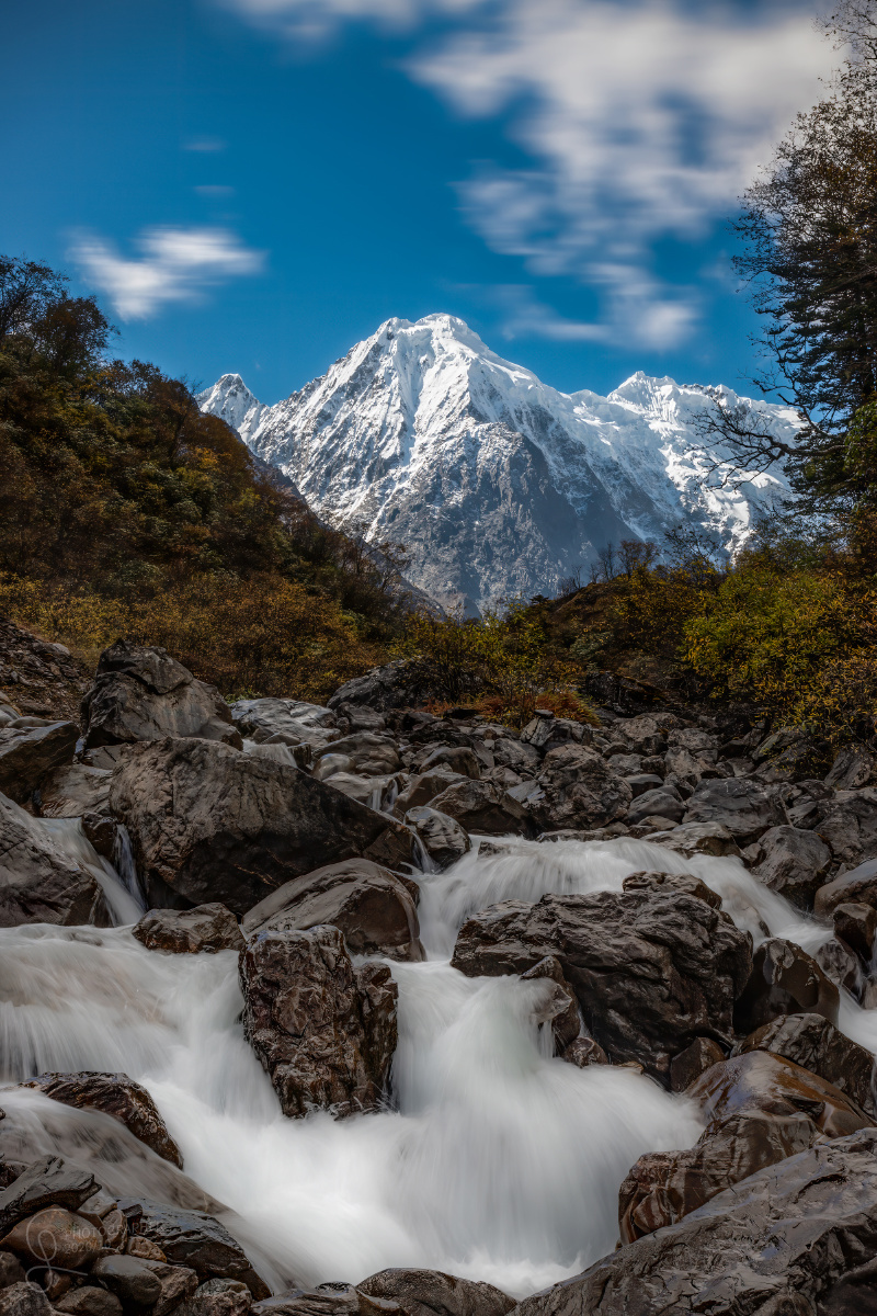 梅里雪山北坡竹林营地坡均营地路上的芒框腊卡