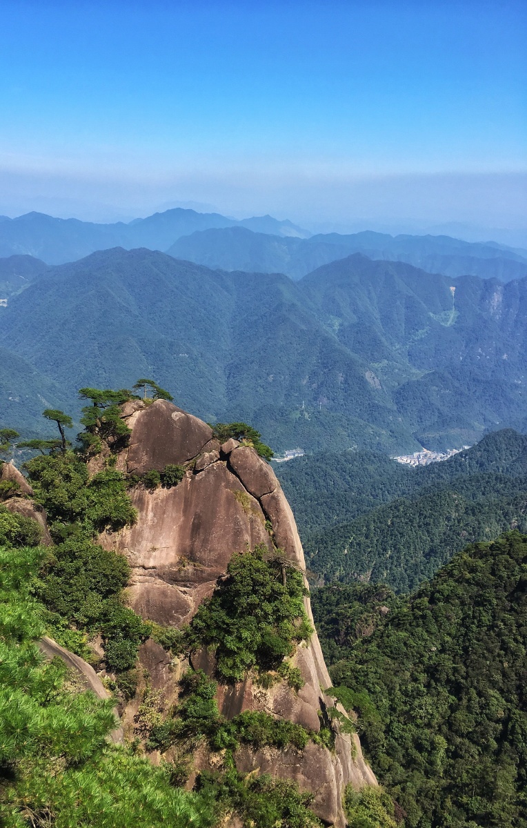 三清山风光秀丽极目远眺层峦叠嶂山川秀美尽收眼底