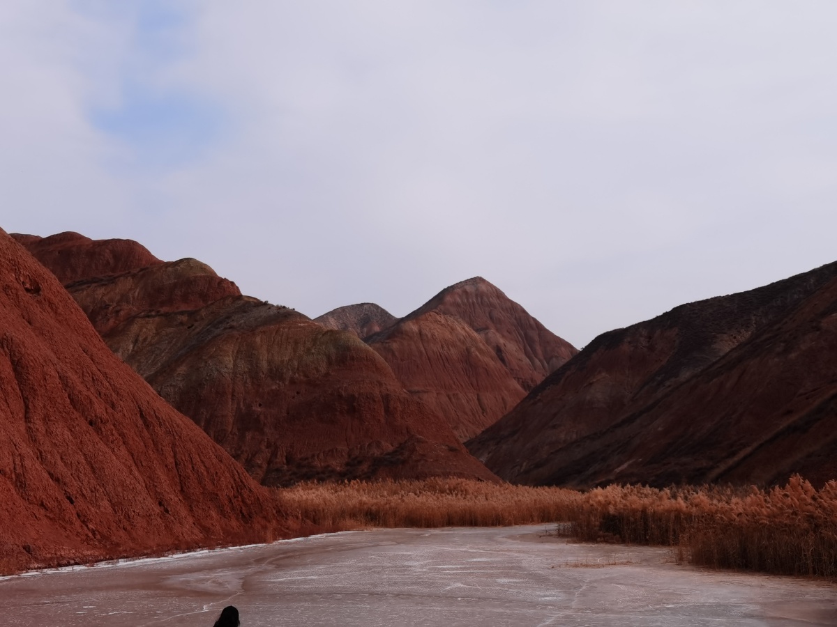 甘肃永登县的水居丹霞地貌