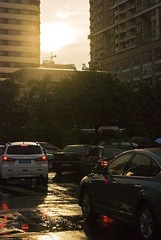 西边日出东边雨