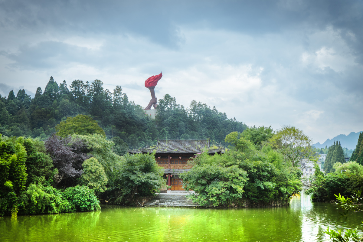 井冈山南山脚下的挹翠湖提亮版