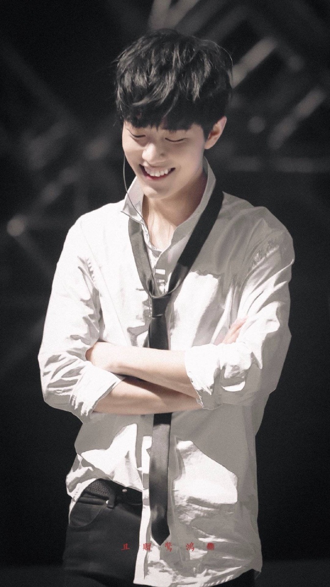 小奶精肖战在舞台上超a的