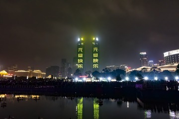 181858