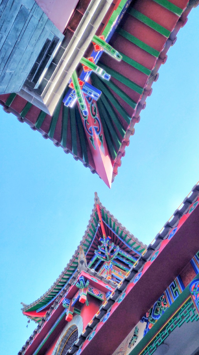 勾心斗角…老的庙宇,新的建筑,好奇心的驱使,迈入宝殿一探究竟… - 橡