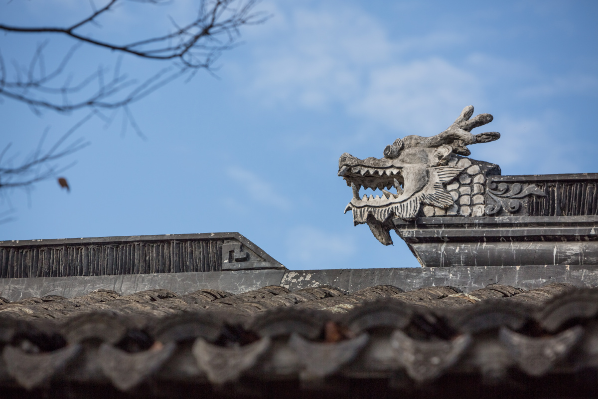 华夏传统建筑上的龙一年一度的中国年来了送上一组中国传统建筑的龙