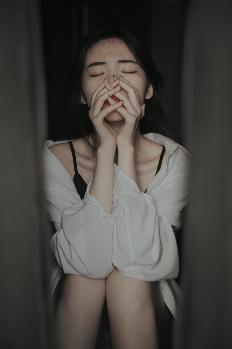 悲伤的人一定懂得爱没有不孤独的成年人所以开心就放声大笑悲伤就嚎啕