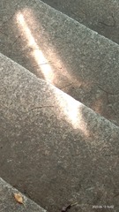 727599
