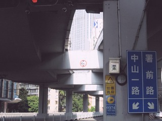 350758