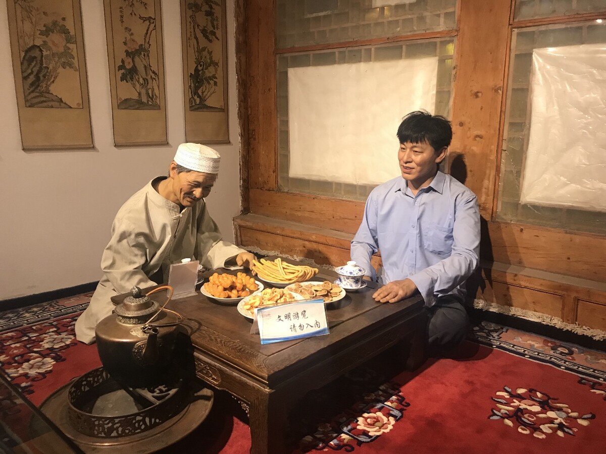 湖北荆州书法家打手背