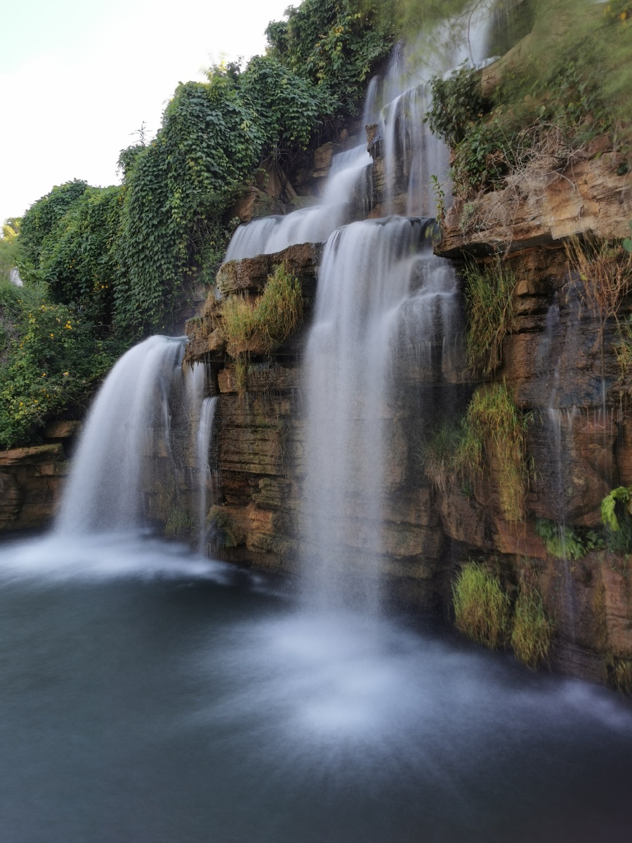 瀑布手机摄影于昆明瀑布公园