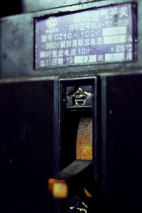 开关<br />
