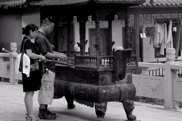 虔诚的两夫妇