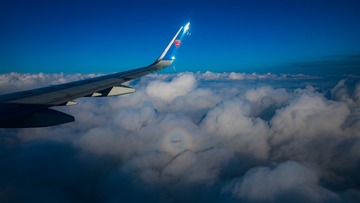 884546