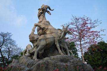884500