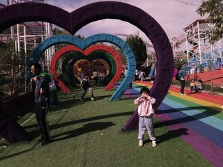 957