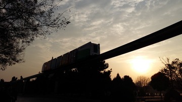 272570