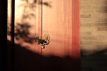 红门紧锁