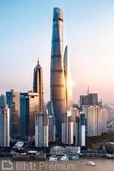 上海黄浦江边的地标建筑