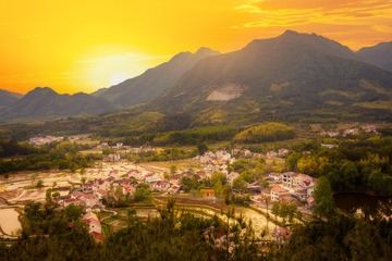 夕照“云上梯田”