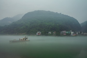 雨中的清江2