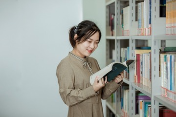 知性女生