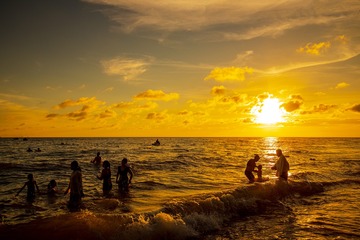 夕照滴水丹屏