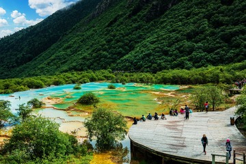 黄龙五彩池全景图