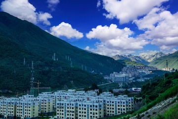 山坳里的城镇