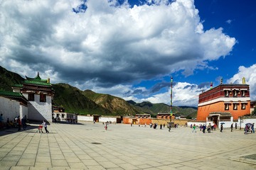 拉卜楞寺的广场