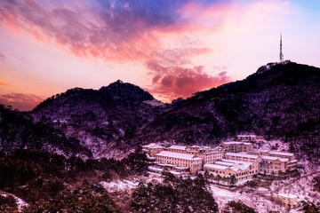 霞映黄山