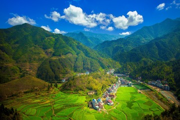 如画山村