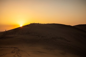 鸣沙山日出