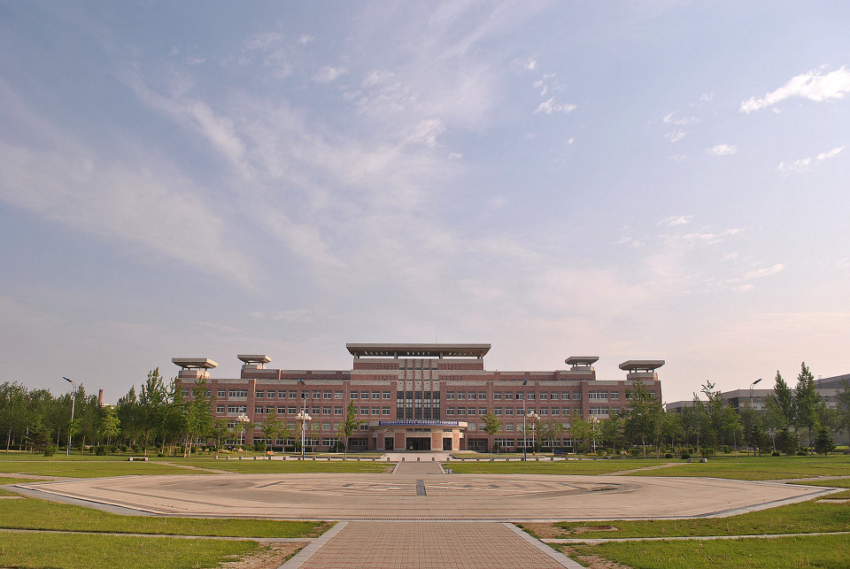 辽宁大学-博文楼 - yrq033333 - 图虫网 - 优质摄影师交流社区