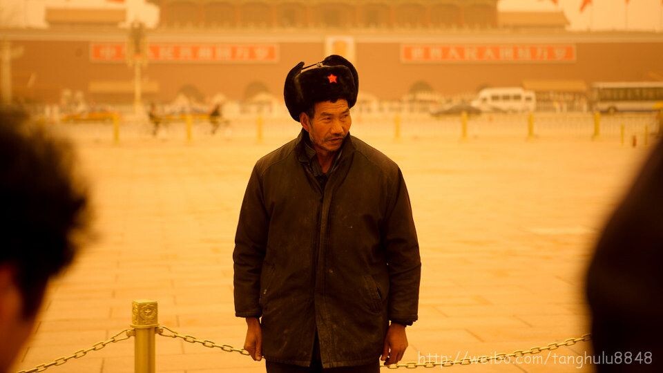 对于来自贫苦地区得农民，能看到天安门就很知足了。<br />
