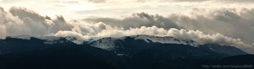 黄昏下的石卡雪山，气象万千。