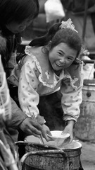 为父母帮工的女孩