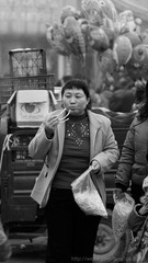 街头村民