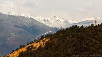 笑看苍莽雪山