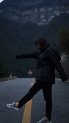 181093