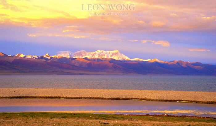 纳木错的朝阳<br />
来到西藏第一大圣湖真的像在神的府邸，涤荡身心，返璞归真。