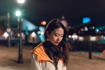 118056