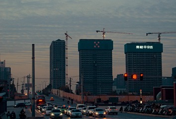 203084