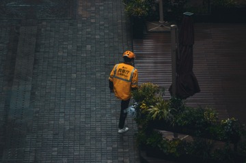 49058