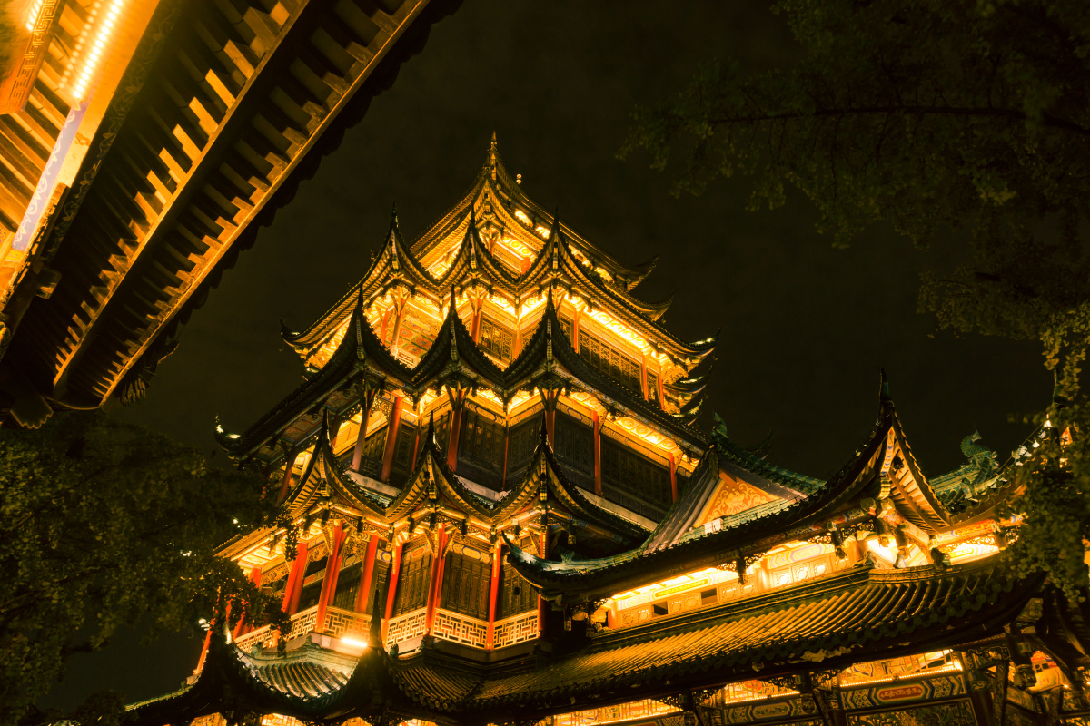 重庆夜晚的洪恩寺
